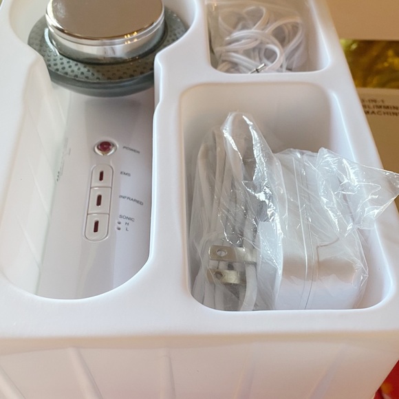 Skincare Options 3-IN-1 Slimming Machine w/ 2 bottles of Spotless Upgrade Gel - Picture 3 of 11